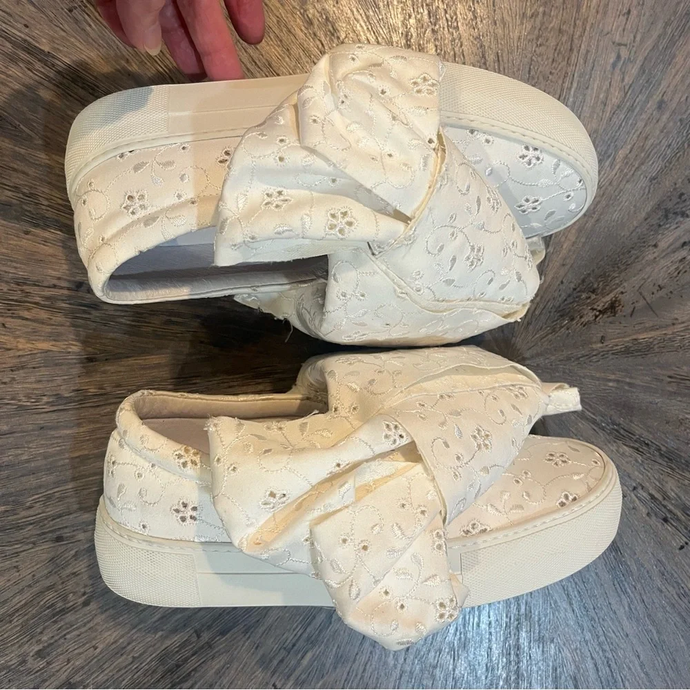 Joshua Sanders White Eyelet Bow Slip-On Sneakers‎ – Size 36 (US 6)